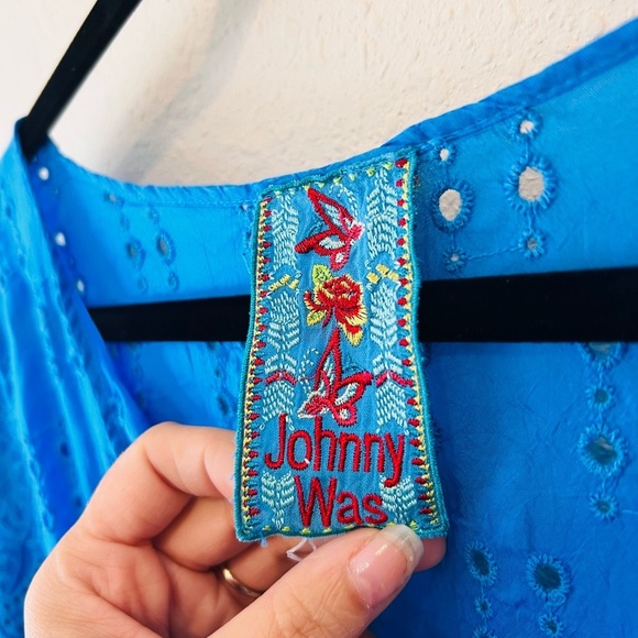 JOHNNY WAS KEYHOLE PONCHO TOP - Eyelet Blue - Picture 4 of 9